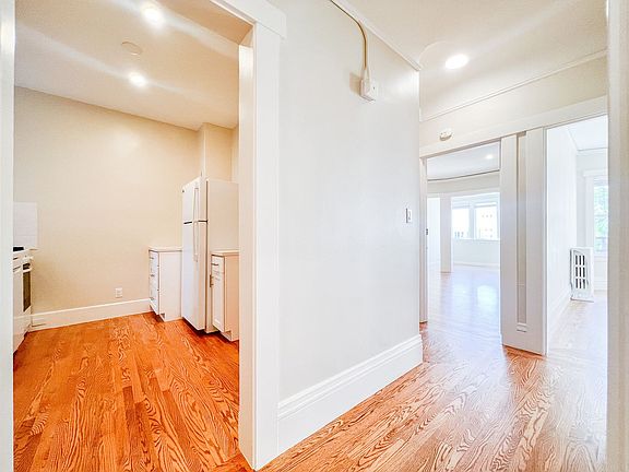 5th image of 3255 Sacramento St APT 1