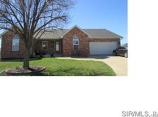45 Falcon Dr E, Highland, IL 62249
