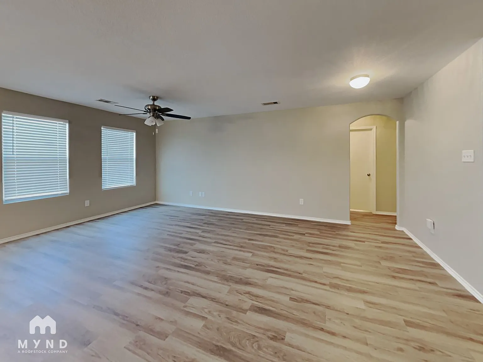3 bed, 2.0 bath, 1367 sqft, $1,935 — Photo 3
