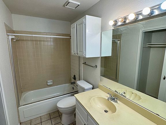 3rd image of 625 Manco Rd #105-1-1