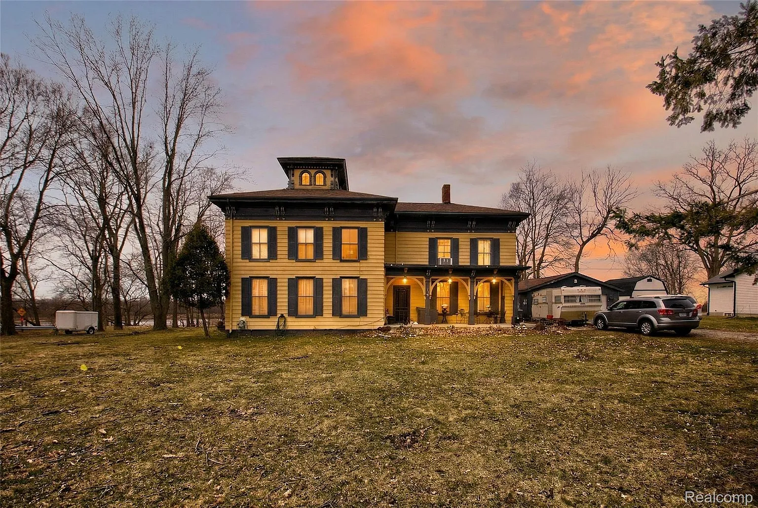 4466 Mill St photo 1