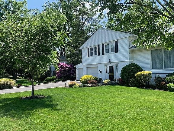 2nd image of 6 Williamsburg Close