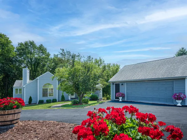 26 Lake Ridge Rd, Galena, IL 61036