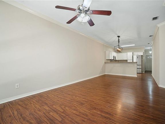 4th image of 848 Willow Bridge Dr W