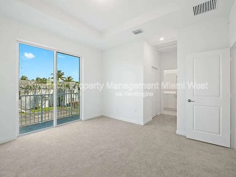 1385 SE 7th Ter — Photo 18