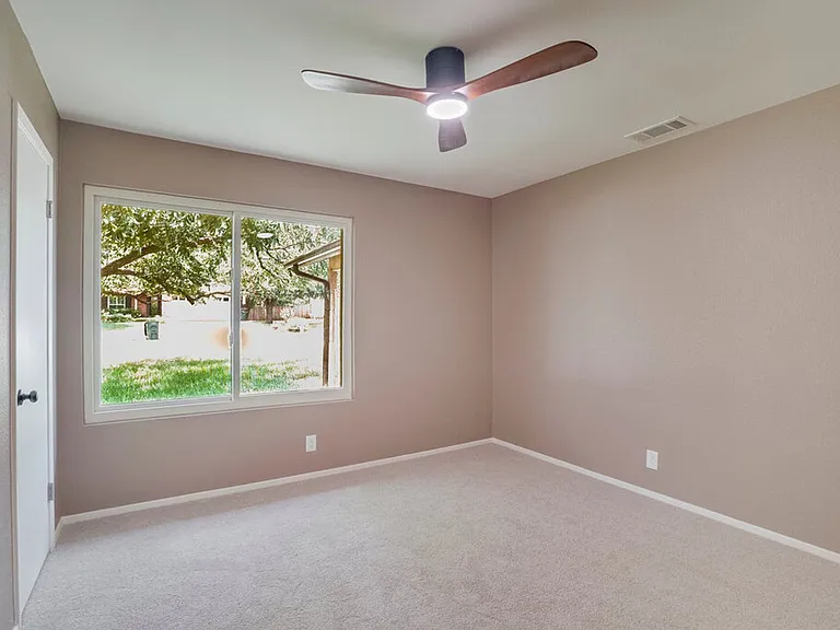 606 Splitrock St — Photo 13