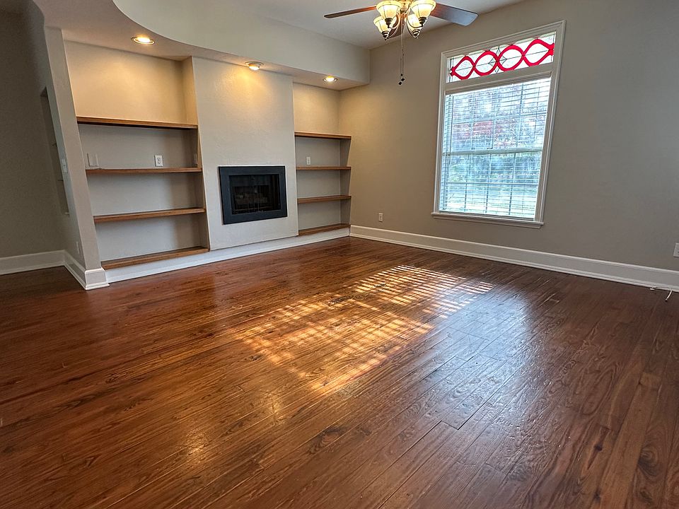 Living Room with fireplace and built-ins