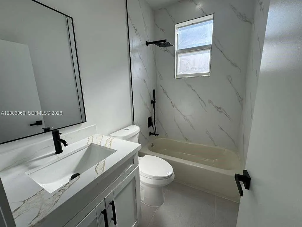 Beacon Manor — Photo 2