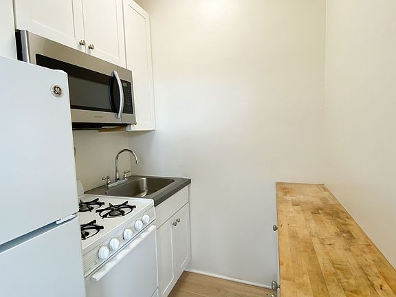 3rd image of 321 Pier Ave #4