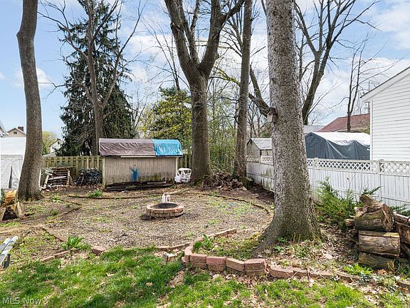 5th image of 2552 Maplewood St