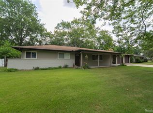3238 Homestead Dr, Waterford, MI 48329