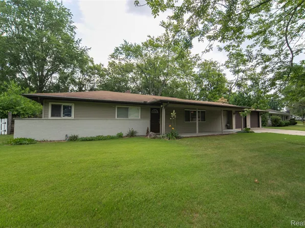 3238 Homestead Dr, Waterford, MI 48329