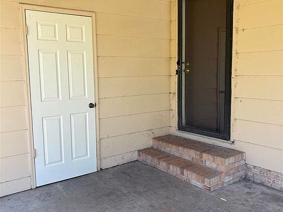 2nd image of 1017 Greenleaf Rd
