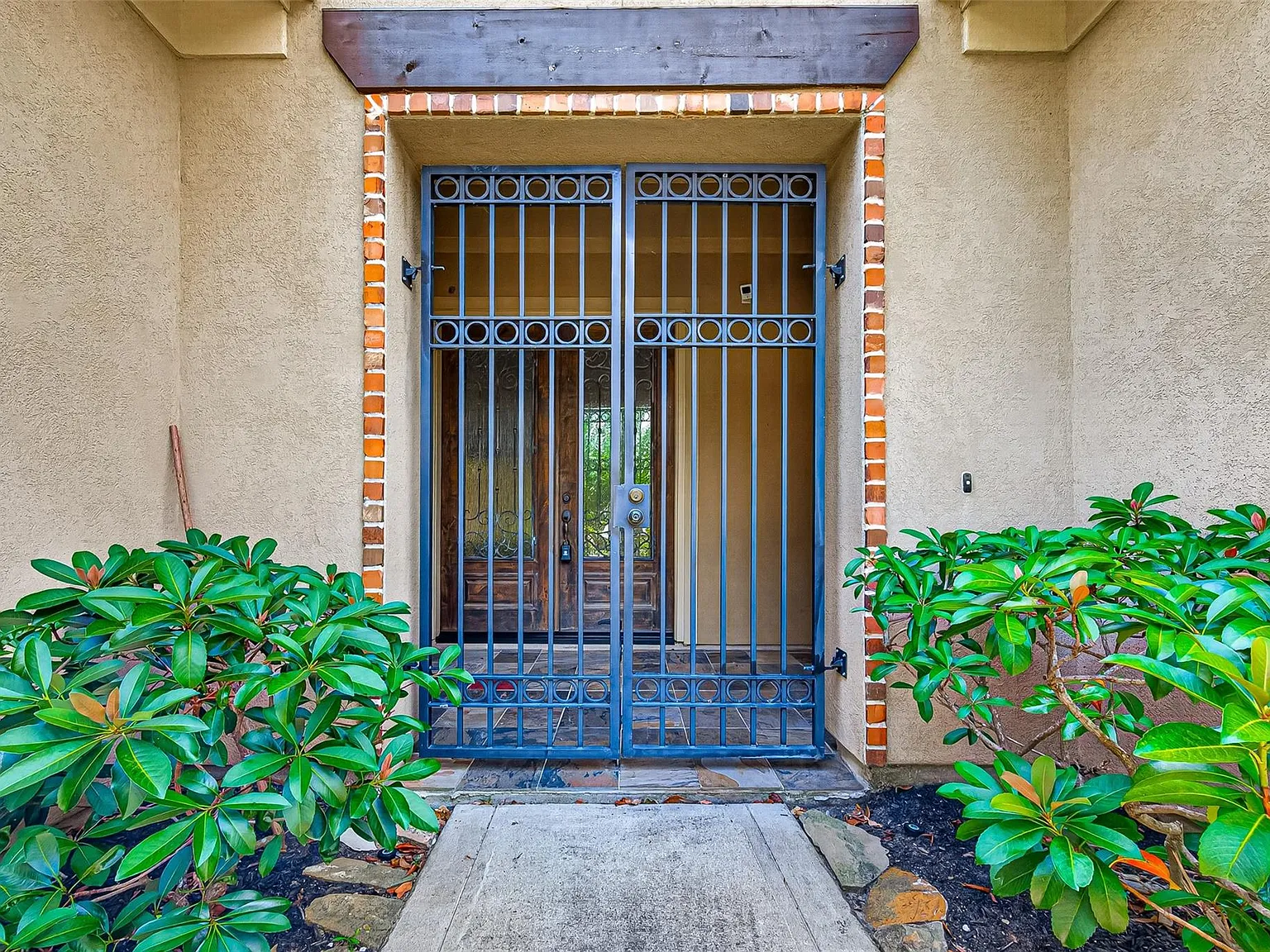 2 bed, 2.5 bath, 2412 sqft, $2,950 — Photo 4