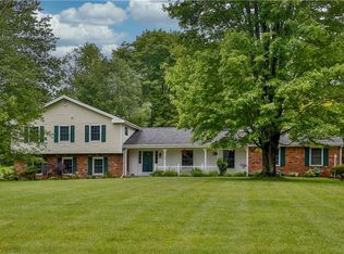 10 Ridgecrest Dr, Chagrin Falls, OH 44022