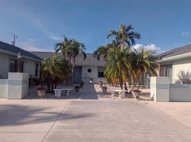 715 SE 47th St, Cape Coral, FL