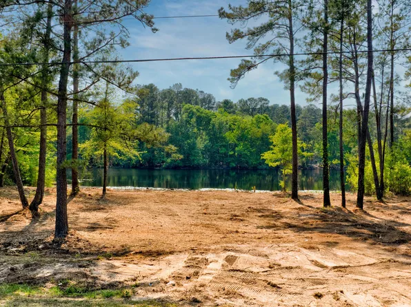 111 Edgewater Dr, Bloomingdale, GA 31302