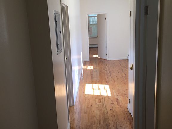3rd image of 727 Macdonough St APT 3