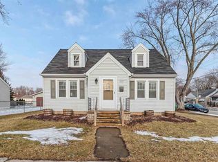 1627 Crooks St, Green Bay, WI 54302