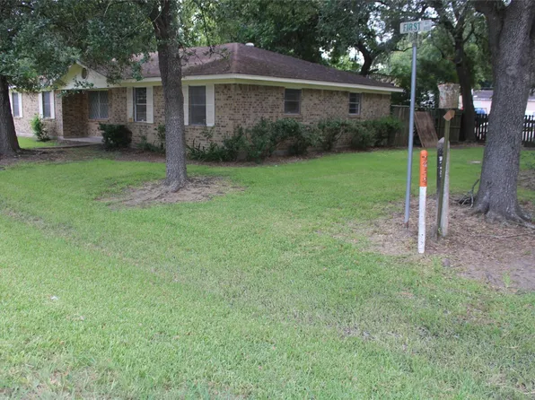 708 1st St, Winnie, TX 77665