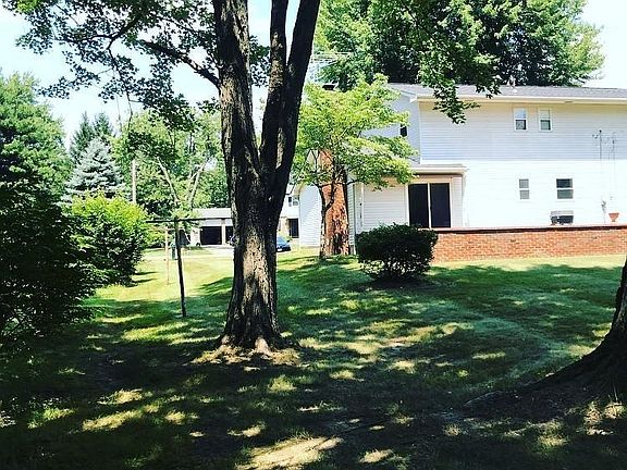 4th image of 425 Lorraine Dr