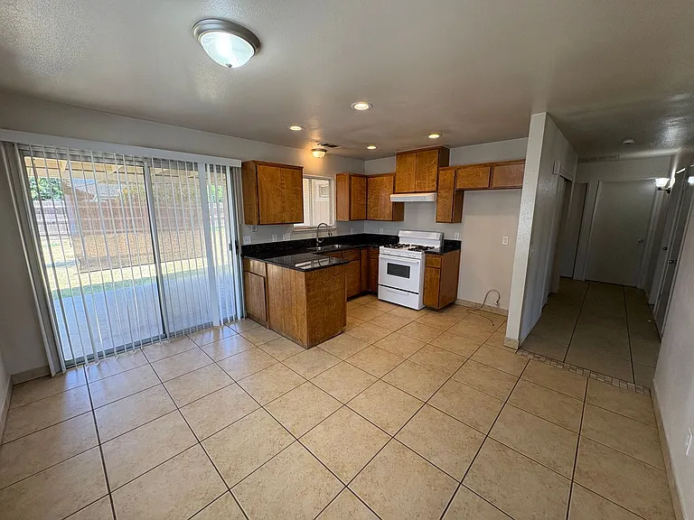 869 Belmont St — Photo 23