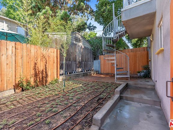 2nd image of 2311 Valentine St