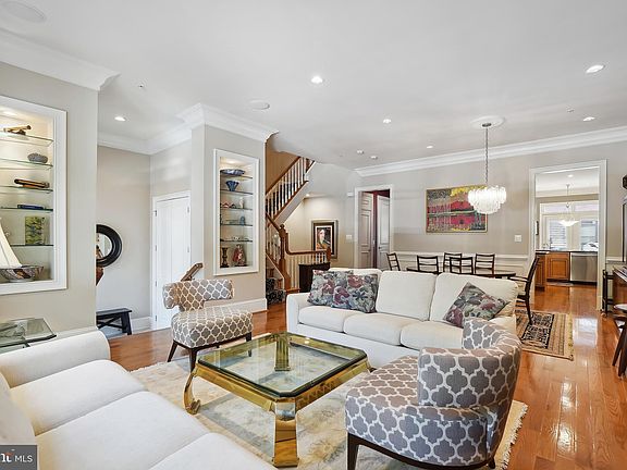 4th image of 7818 Cadbury Ave