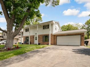 569 Driftwood Rd, New Brighton, MN 55112
