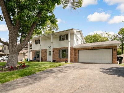 569 Driftwood Rd, New Brighton, MN, 55112