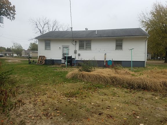 Backyard with garden/flower area