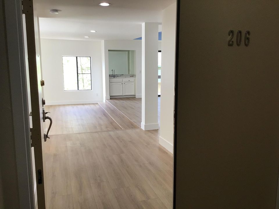 1st image of 5237 Newcastle Ave APT 206
