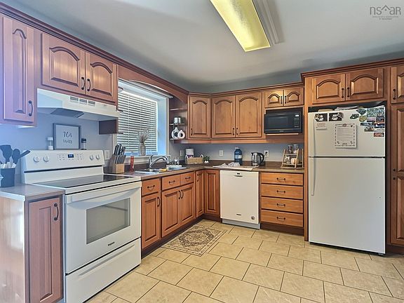 2nd image of 41 Truro Heights Conn