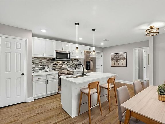 4th image of 2866 Belvedere Ln