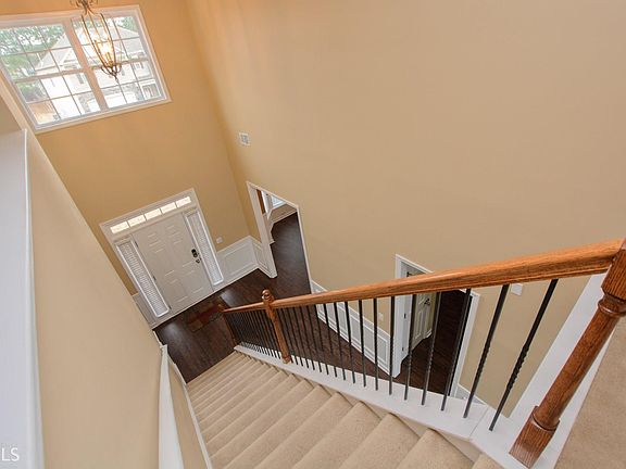 4th image of 141 Carlisle St