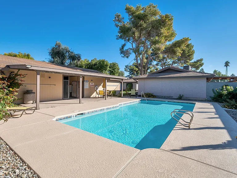 515 E Dunbar Dr — Photo 16
