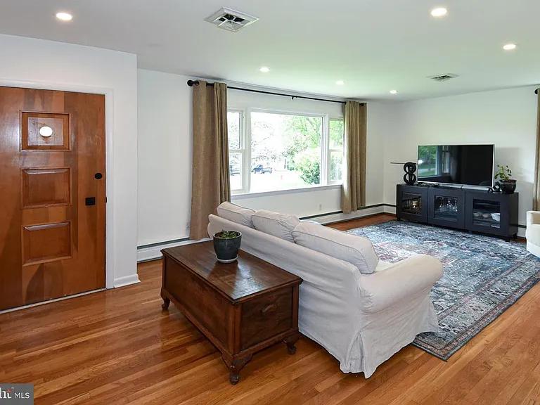 2 Cinnamon Fern Rd — Photo 11