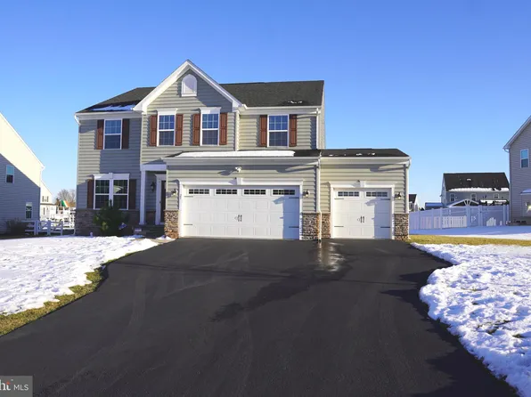 25 Huntsville Dr, Gilbertsville, PA 19525