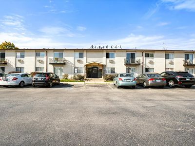 8896 David Pl APT 2E, Des Plaines, IL, 60016