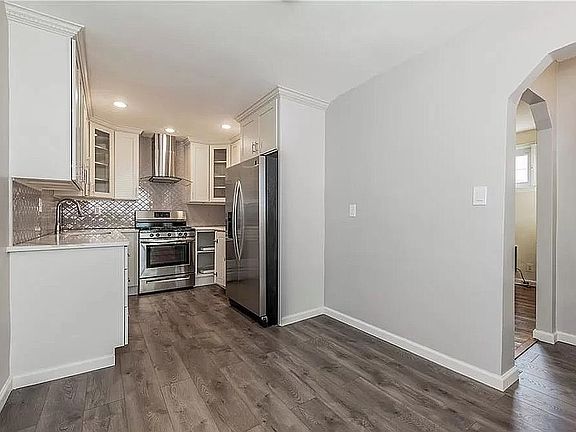 5th image of 3144 Waterbury Ave