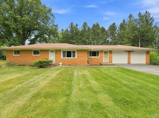 25 E Oakwood Rd, Oxford, MI 48371
