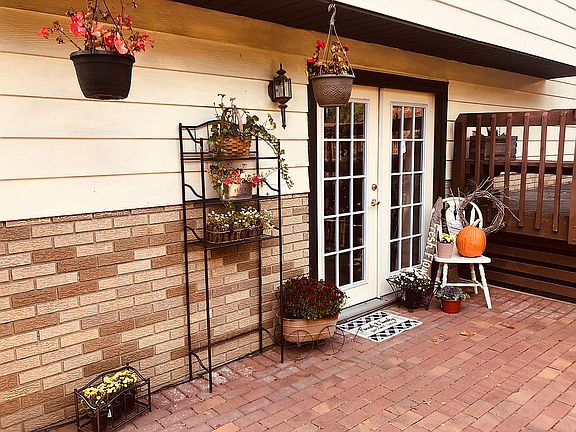 5th image of 225 Vineyard Way