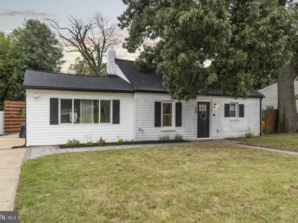 7684 Pine Haven Dr, Pasadena, MD 21122