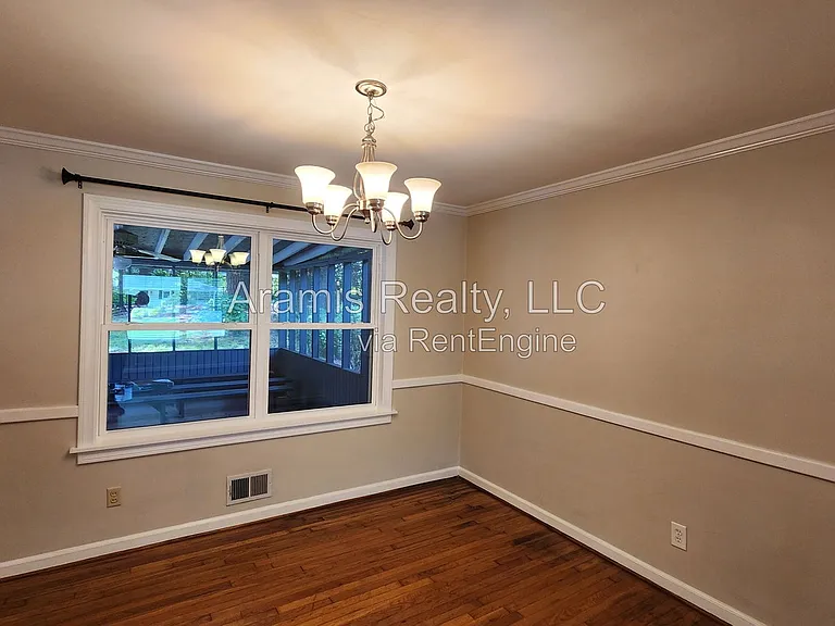 1032 Homewood Ct — Photo 9