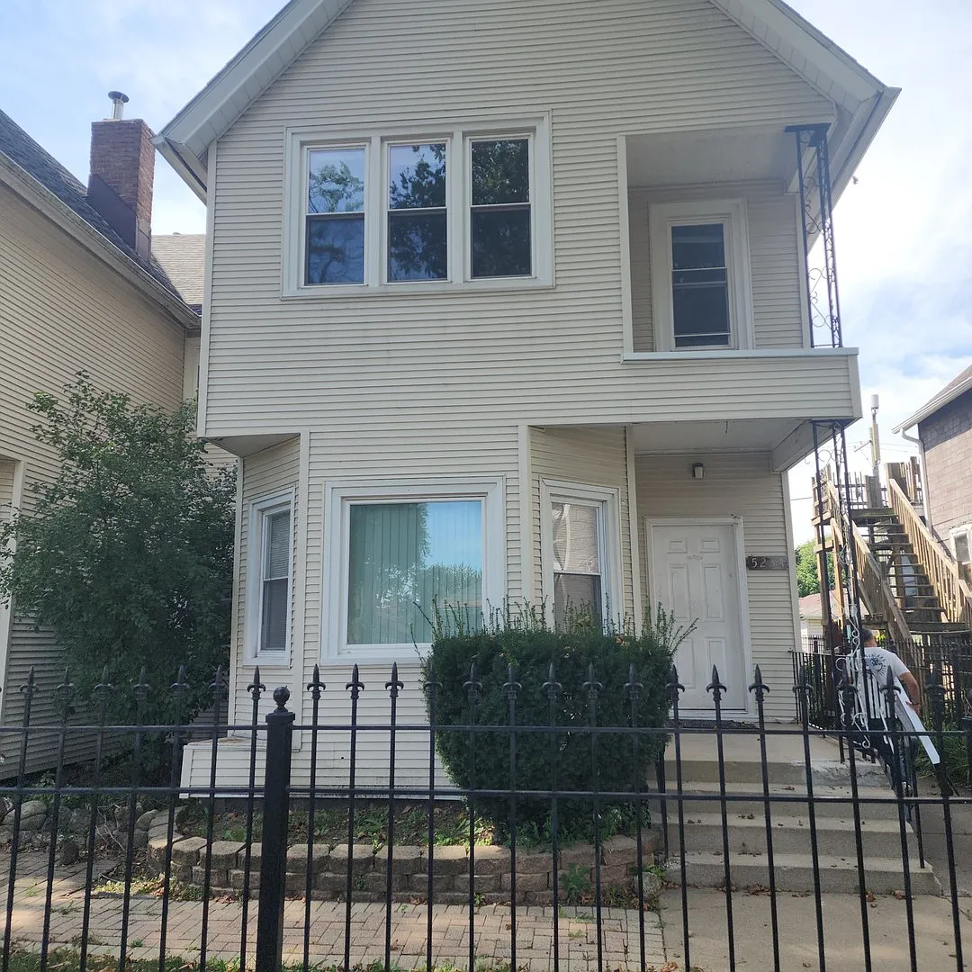 2 bed, 900 sqft, $1,600 — Photo 1