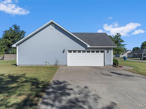 5th image of 125 Albert Dr