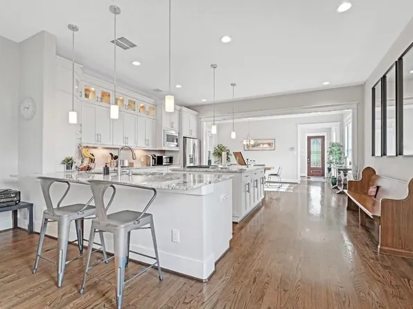 402 W 28th St, Houston, TX 77008