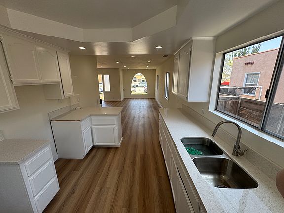2nd image of 2303 Cabrillo Ave