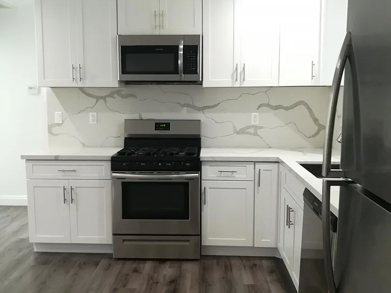 15238 Runnymede St — Photo 7