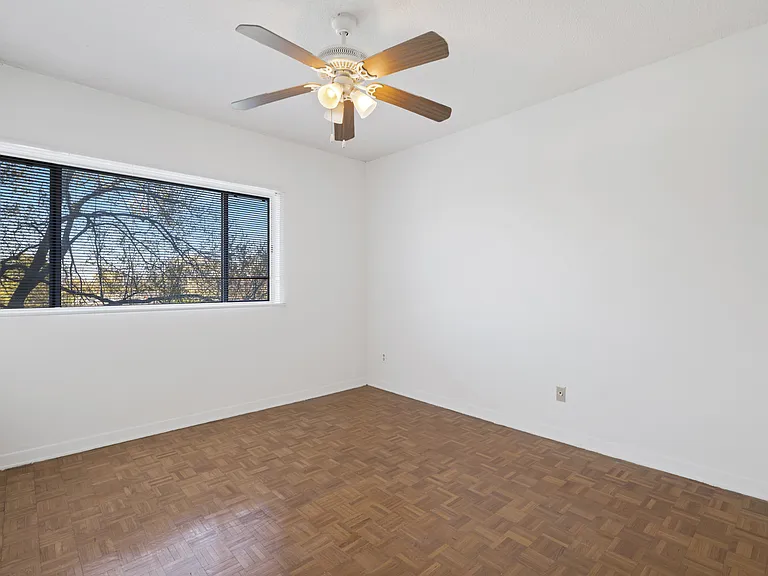 Central Gardens Apartments — Photo 22